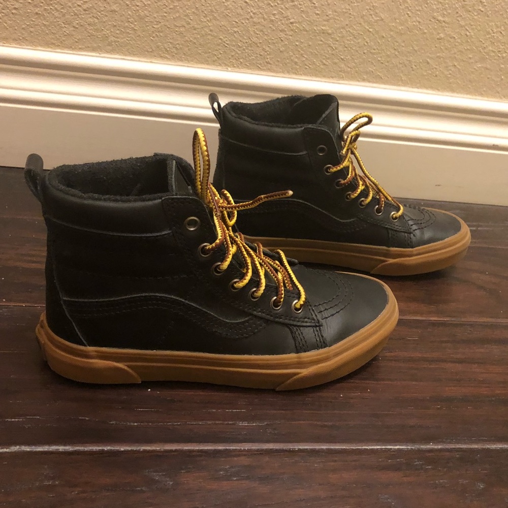 Vans SK8 Hi Black Leather Gum Sole 5Y